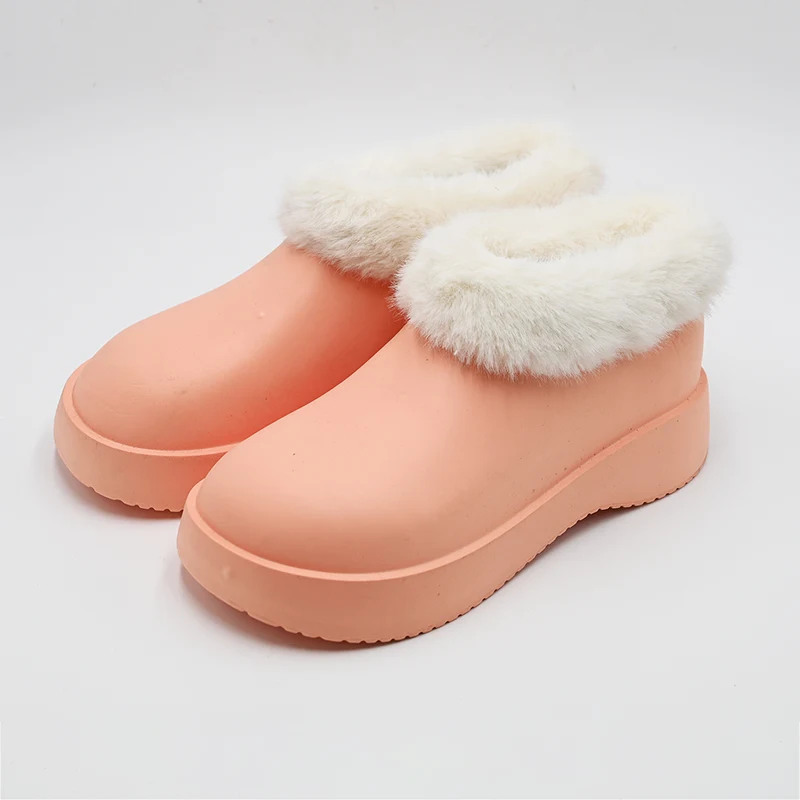 Sepatu salju kerah bulu